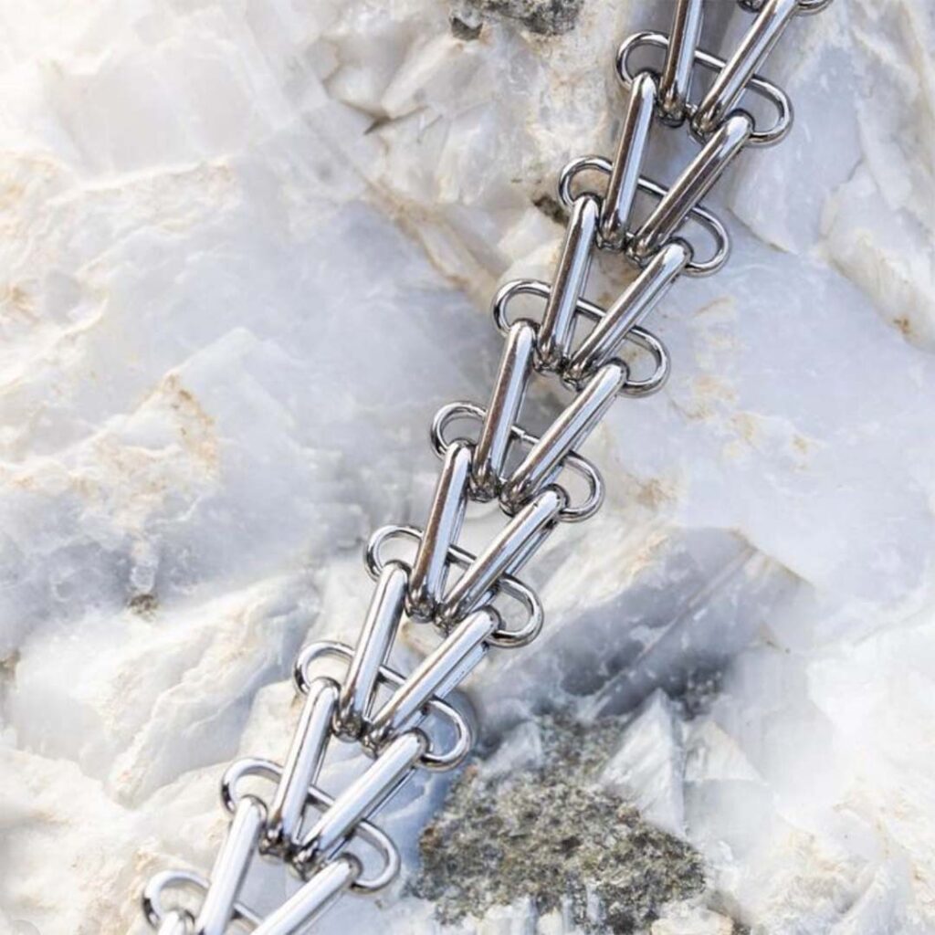 CDC Luxury catena argento su marmo